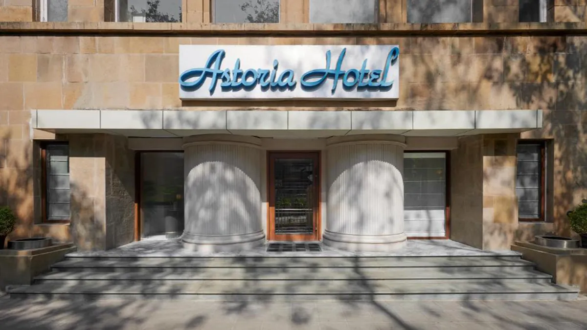 Astoria HotelOpens in new window 1