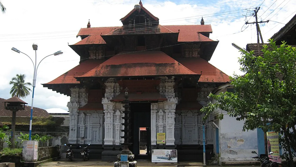 Sree Poornathrayeesa Temple Thrippunithura 1