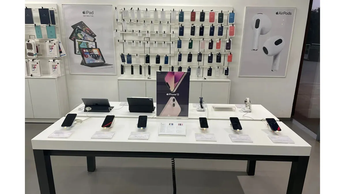 The Apple Store.in 4