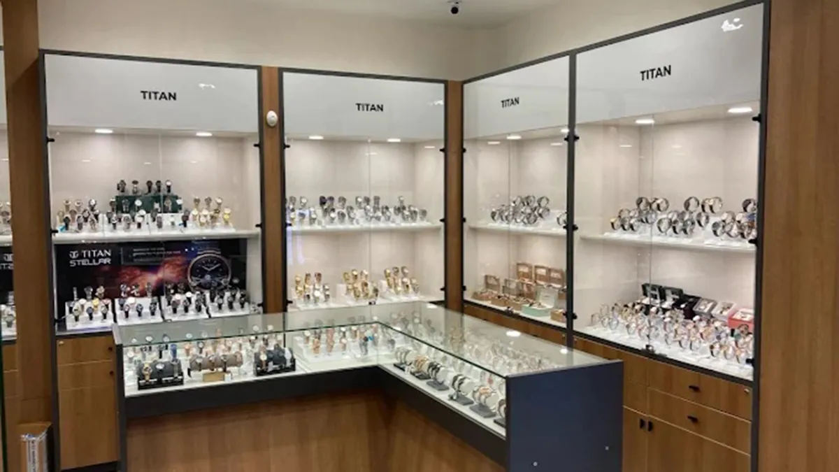 C. T. Pundole & Sons - J. M. Road 4