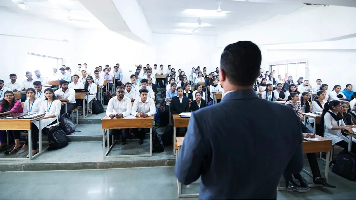 MIT Arts, Commerce & Science College 3