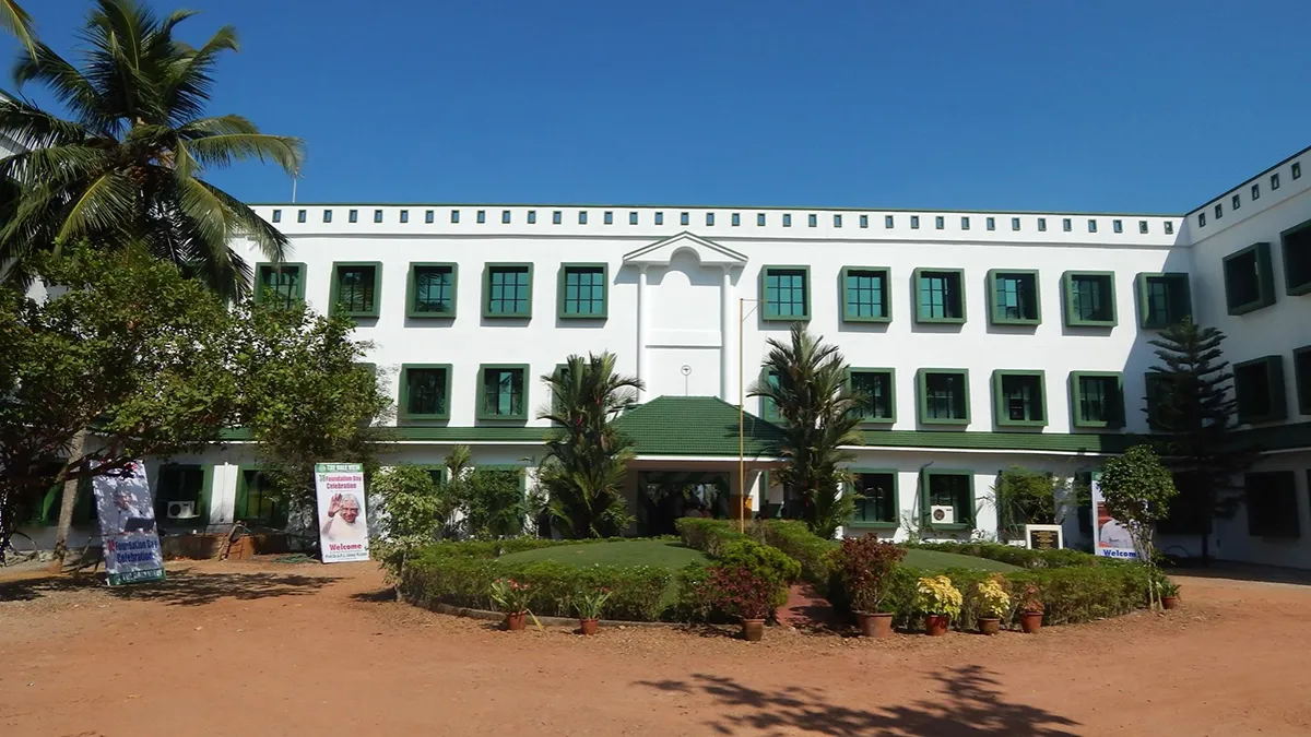 The Dale View College of Pharmacy and Research Centre 1