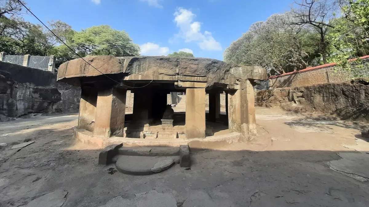 Pataleshwar Caves 3