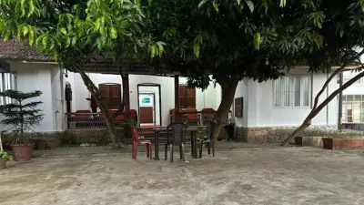 THE READER'S CAFE READING ROOM